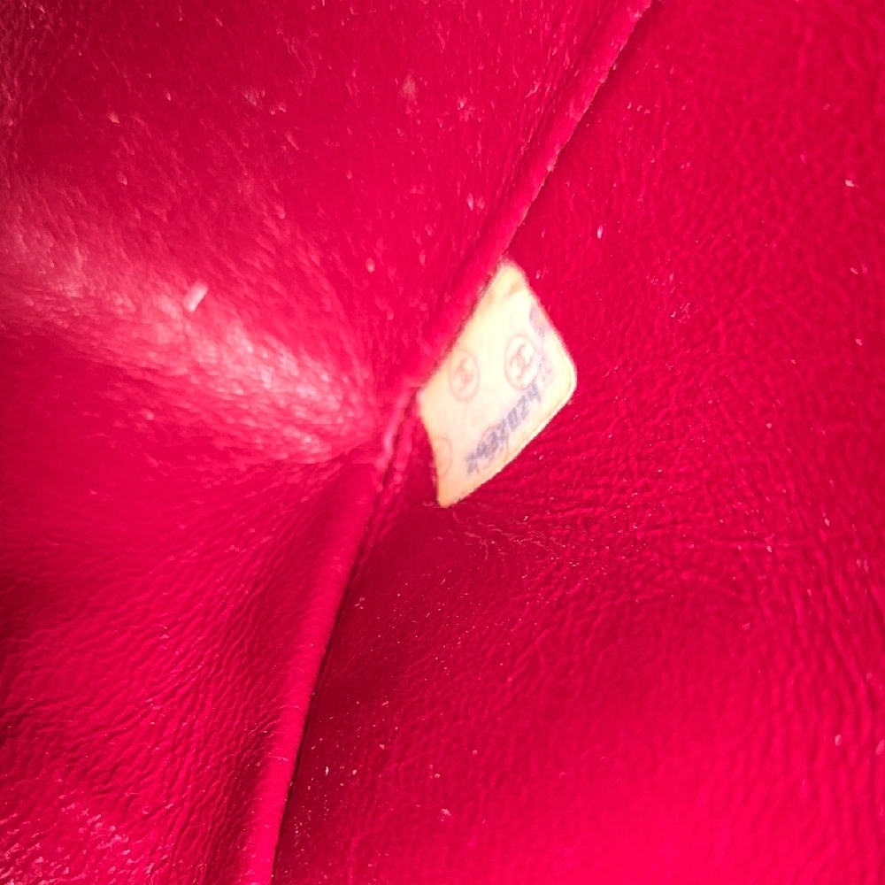 CHANEL Suede Red Shoulder Bag with Gold Hardware and Quilted Design - Picture 12 of 17